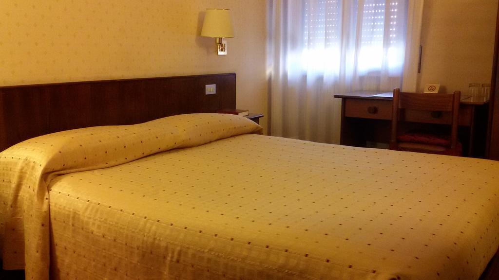 Hotel Quattro Strade การ์บาญาเต มิลาเนเซ ภายนอก รูปภาพ
