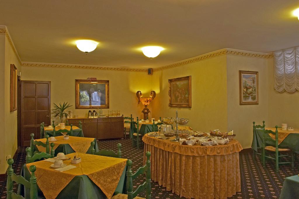 Hotel Quattro Strade การ์บาญาเต มิลาเนเซ ภายนอก รูปภาพ